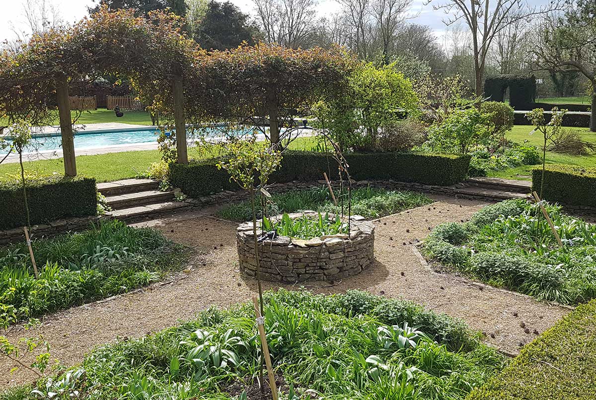Seasonal Garden Maintenance Oxfordshire - Gaiaveda Gardens